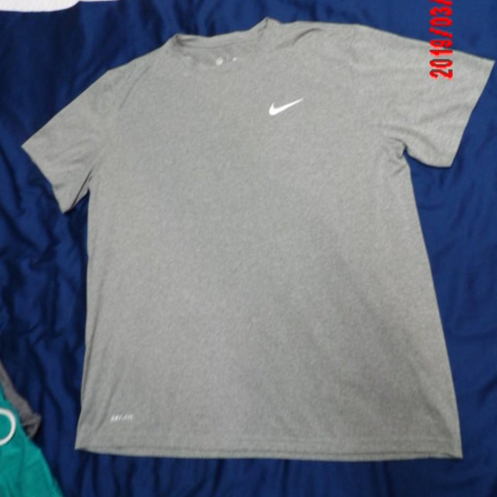Nike tee - Picture 2 of 8